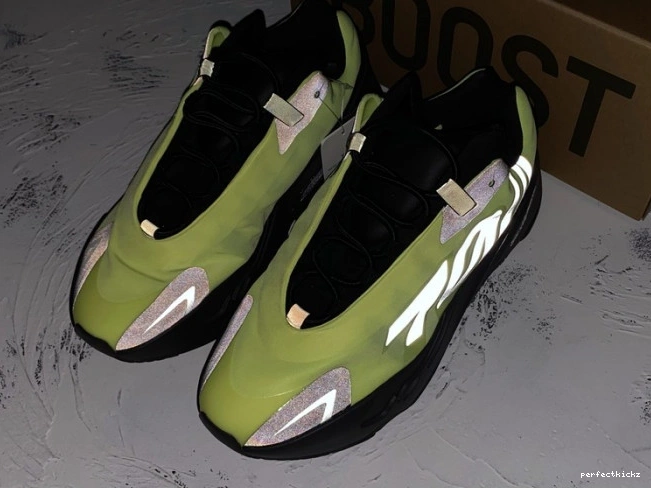 Yeezy Adidas FY3727 Boost Phosphor MNVN 700 0709